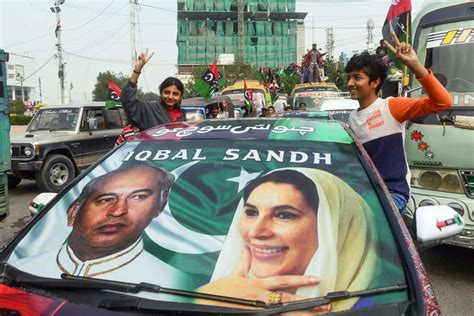  Luxusautos und soziale Gerechtigkeit: Die Pakistansiche Car Rally für Benazir Bhutto