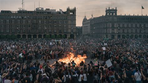 Zócalo-Massaker: Eine Symphonie des Chaos und der sozialen Ungleichheit